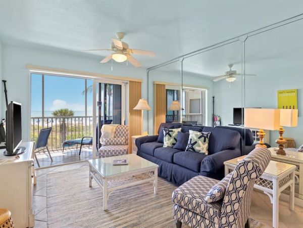 Charming Ocean Front 2 Bedroom Beach Condo in Sanibel