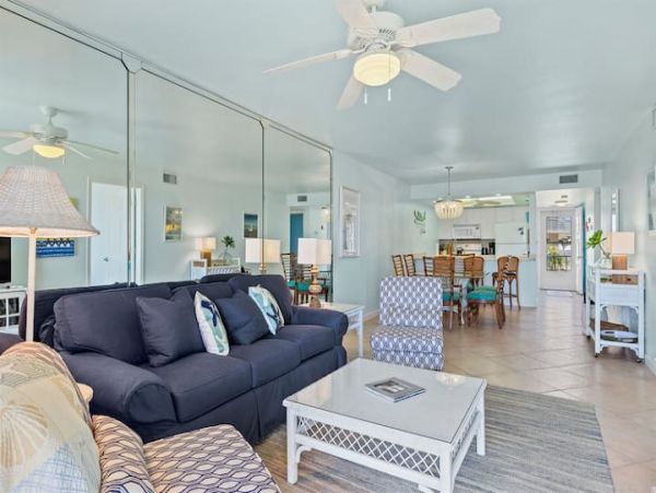 Charming Ocean Front 2 Bedroom Beach Condo in Sanibel