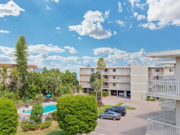 Charming Ocean Front 2 Bedroom Beach Condo in Sanibel