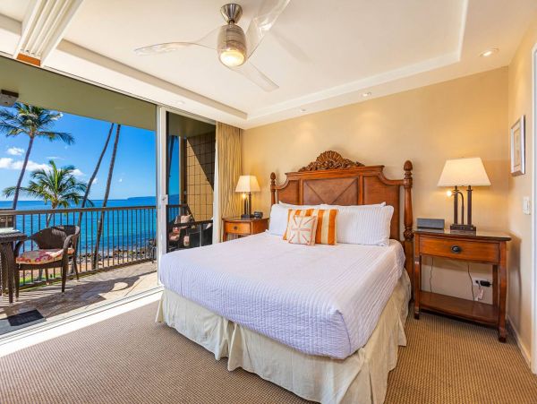Cozy Ocean Front 2 Bedroom Beach Condo in Kihei Sleeps 6