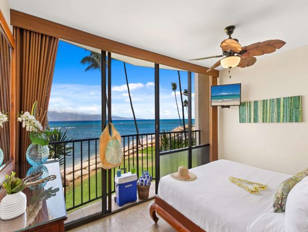 Maui Oceanfront Vacation Beach Condo With Amazing Views