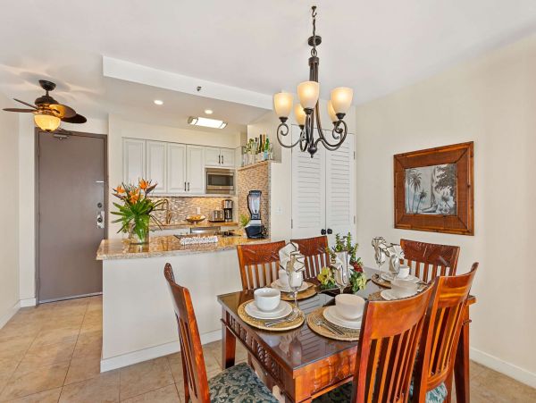 Maui Oceanfront Vacation Beach Condo With Amazing Views