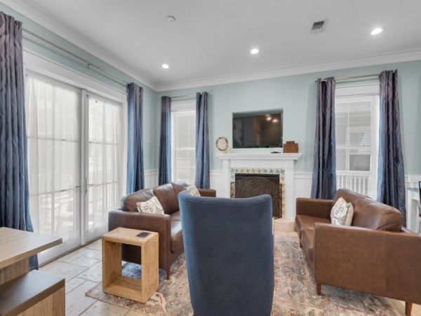 Charming Vacation Home in Navarre Beach Sleeps 12 Guests