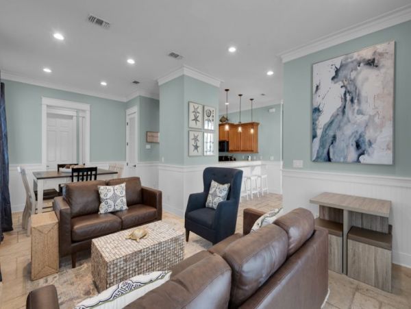 Charming Vacation Home in Navarre Beach Sleeps 12 Guests