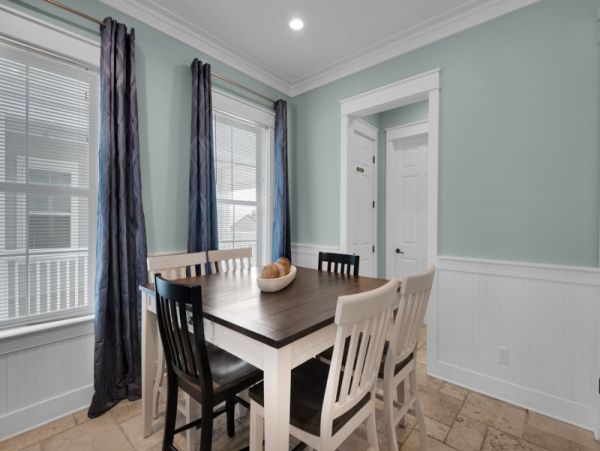 Charming Vacation Home in Navarre Beach Sleeps 12 Guests
