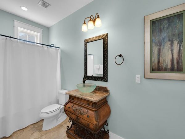 Charming Vacation Home in Navarre Beach Sleeps 12 Guests