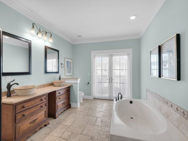 Charming Vacation Home in Navarre Beach Sleeps 12 Guests