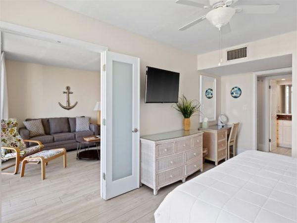Sanibel Vacation Condo Close to Beach Sleeps 4 Guests