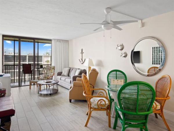 Sanibel Vacation Condo Close to Beach Sleeps 4 Guests