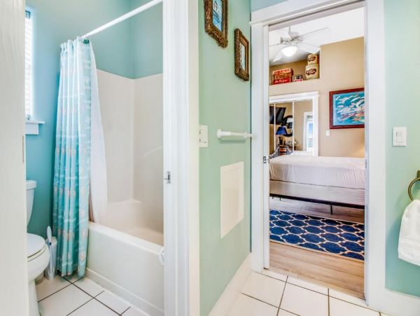 Navarre Vacation Home Five Bedrooms Shared Pool Sleeps 12