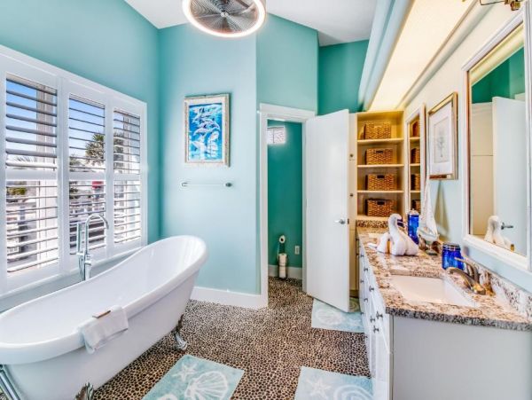 Navarre Vacation Home Five Bedrooms Shared Pool Sleeps 12