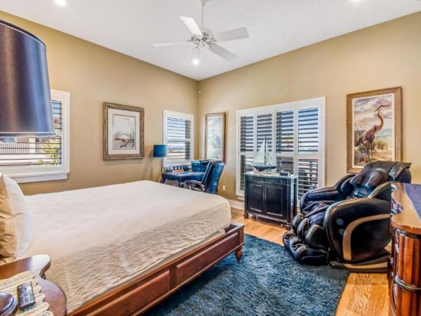 Navarre Vacation Home Five Bedrooms Shared Pool Sleeps 12