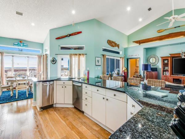 Navarre Vacation Home Five Bedrooms Shared Pool Sleeps 12