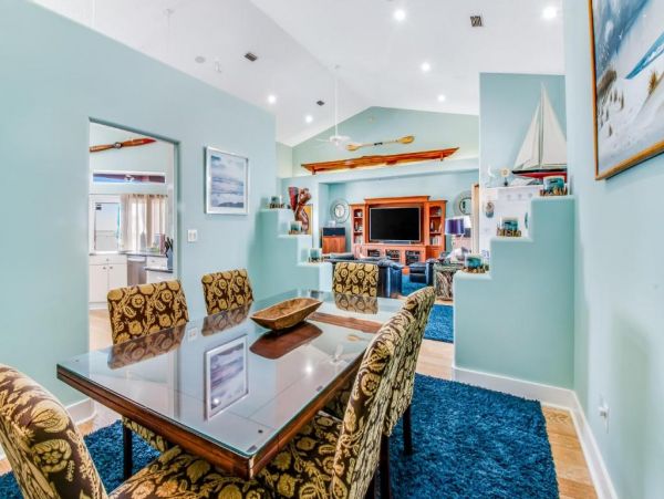 Navarre Vacation Home Five Bedrooms Shared Pool Sleeps 12