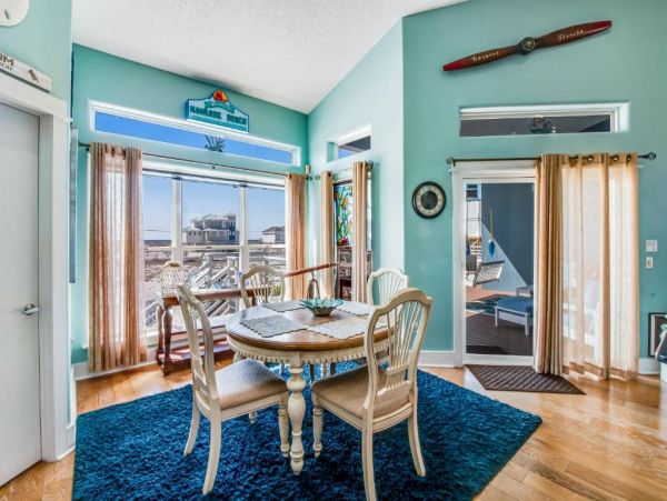 Navarre Vacation Home Five Bedrooms Shared Pool Sleeps 12
