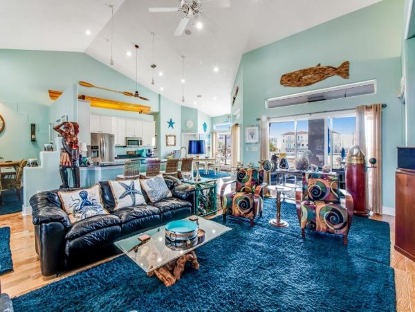 Navarre Vacation Home Five Bedrooms Shared Pool Sleeps 12