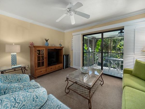 Sanibel Vacation Condo Close to Beach Sleeps 6 Guests