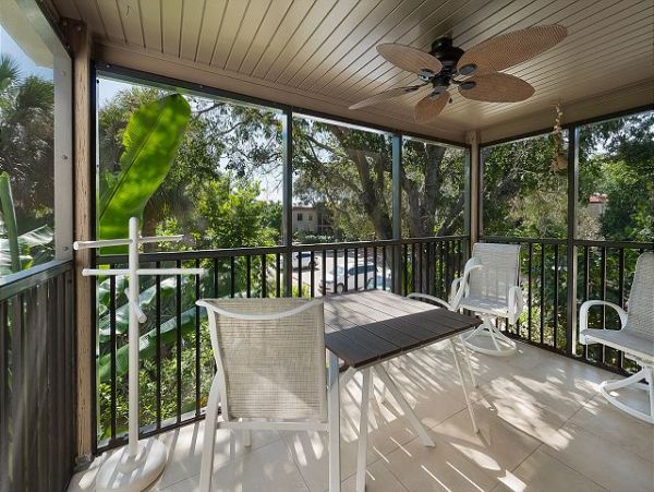 Sanibel Vacation Condo Close to Beach Sleeps 6 Guests