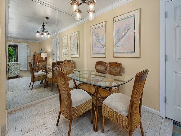 Sanibel Vacation Condo Close to Beach Sleeps 6 Guests