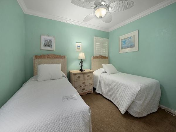 Sanibel Vacation Condo Close to Beach Sleeps 6 Guests