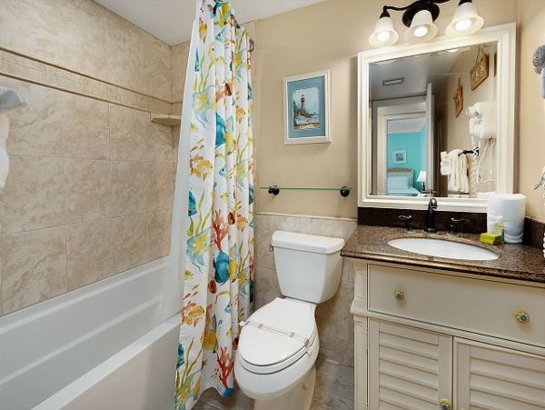 Sanibel Vacation Condo Close to Beach Sleeps 6 Guests