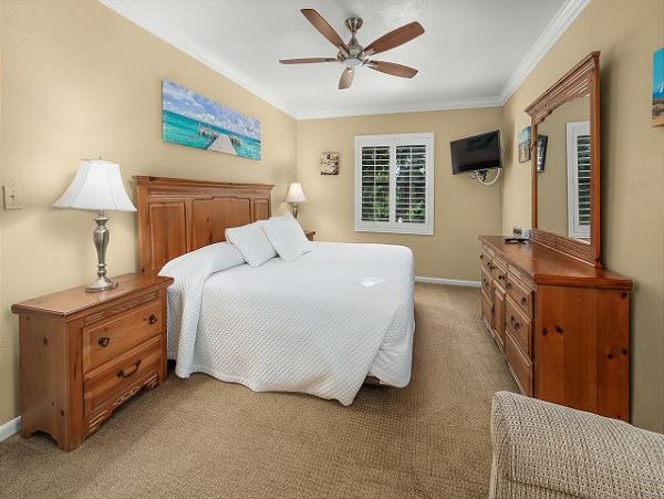 Sanibel Vacation Condo Close to Beach Sleeps 6 Guests
