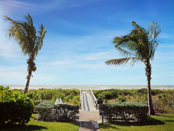 Sanibel Vacation Condo Close to Beach Sleeps 6 Guests