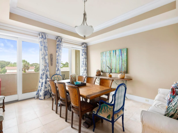 Oceanfront Luxury at Folly Beach: 4 Bedroom Villa with Stunning Views