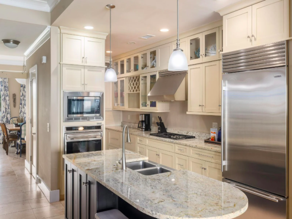 Oceanfront Luxury at Folly Beach: 4 Bedroom Villa with Stunning Views