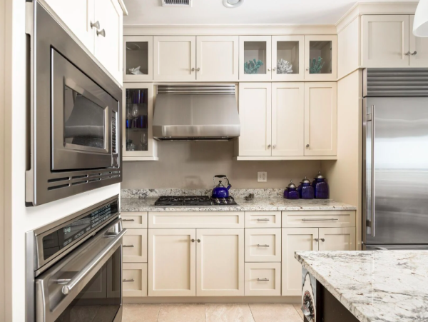Oceanfront Luxury at Folly Beach: 4 Bedroom Villa with Stunning Views