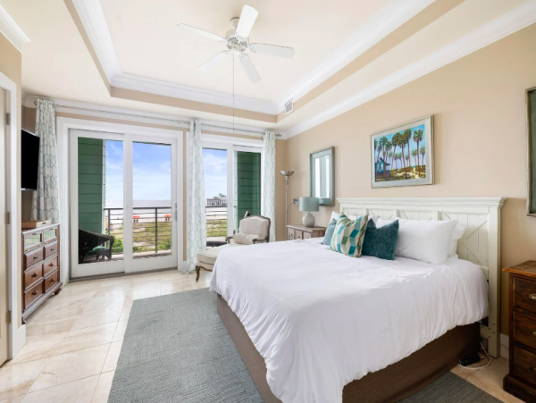 Oceanfront Luxury at Folly Beach: 4 Bedroom Villa with Stunning Views