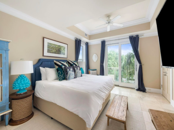 Oceanfront Luxury at Folly Beach: 4 Bedroom Villa with Stunning Views