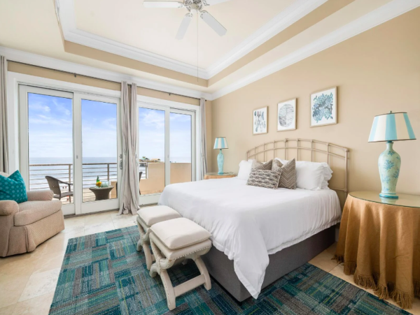 Oceanfront Luxury at Folly Beach: 4 Bedroom Villa with Stunning Views