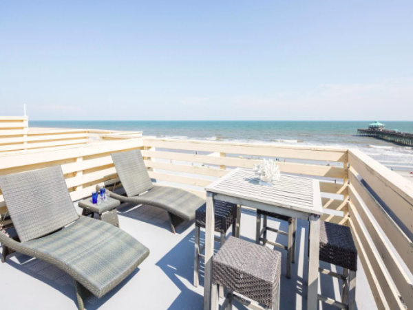 Oceanfront Luxury at Folly Beach: 4 Bedroom Villa with Stunning Views