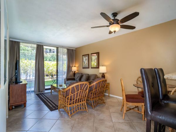 Kihei Two Bedroom Vacation Condo  Walk To Beach