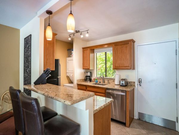 Kihei Two Bedroom Vacation Condo  Walk To Beach