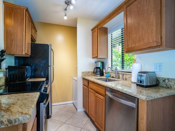 Kihei Two Bedroom Vacation Condo  Walk To Beach