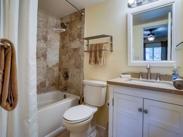 Kihei Two Bedroom Vacation Condo  Walk To Beach