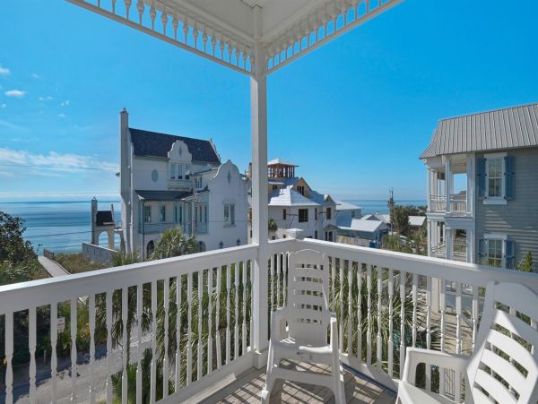 Santa Rosa Beach Sensational 6 Bedroom Home Steps from the Ocean