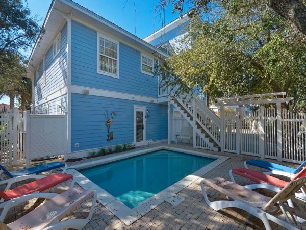 Santa Rosa Beach Sensational 6 Bedroom Home Steps from the Ocean