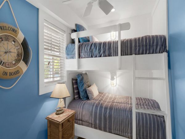 Santa Rosa Beach Sensational 6 Bedroom Home Steps from the Ocean