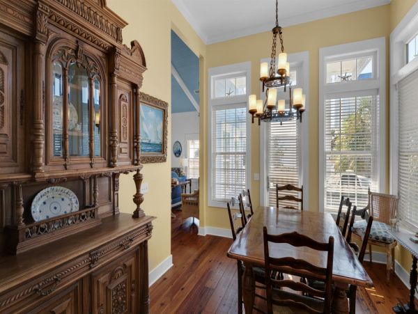Santa Rosa Beach Sensational 6 Bedroom Home Steps from the Ocean