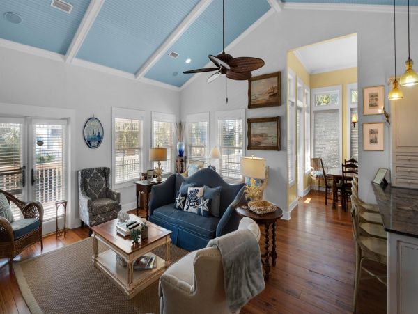 Santa Rosa Beach Sensational 6 Bedroom Home Steps from the Ocean