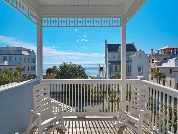 Santa Rosa Beach Sensational 6 Bedroom Home Steps from the Ocean