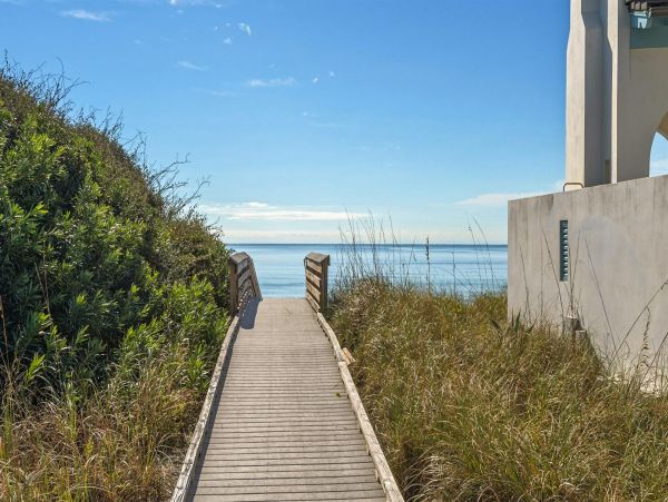 Santa Rosa Beach Sensational 6 Bedroom Home Steps from the Ocean