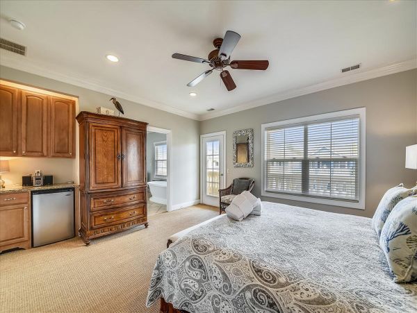 Hilton Head Vacation Pool Home Sleeps 8  Guests
