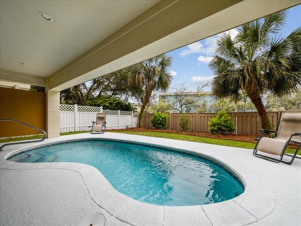Hilton Head Vacation Pool Home Sleeps 8  Guests