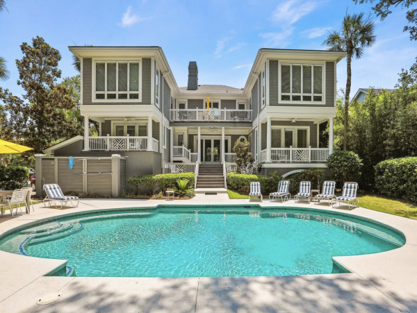 2nd Row Back From the Beach Pure luxury Home away from Home