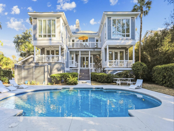 2nd Row Back From the Beach Pure luxury Home away from Home