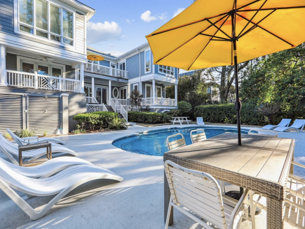 2nd Row Back From the Beach Pure luxury Home away from Home